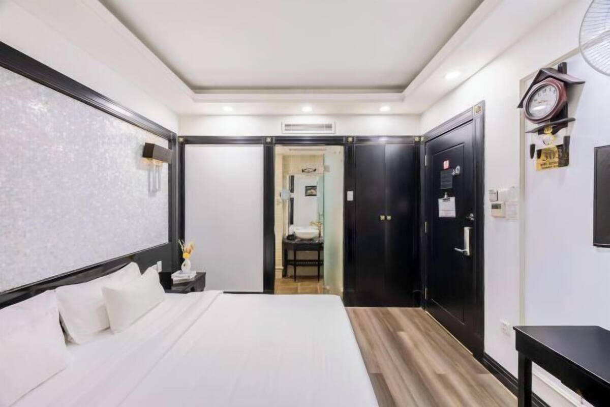 Minibar, Zimmersafe, Verdunkelungsvorhänge, Bügeleisen/Bügelbrett