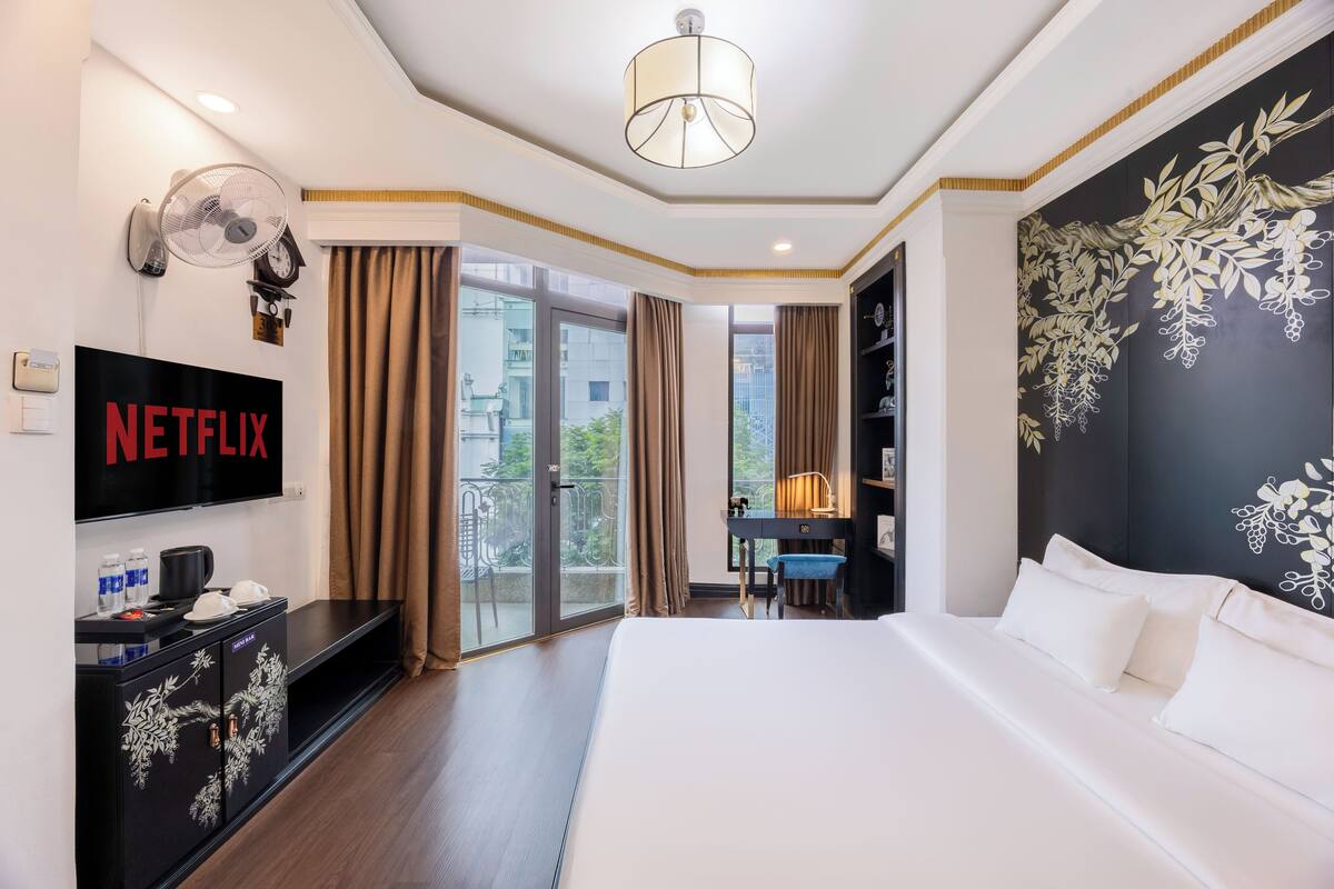 Deluxe Double Room, City View | Minibar, in-room safe, blackout drapes, iron/ironing board