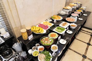 Free daily buffet breakfast