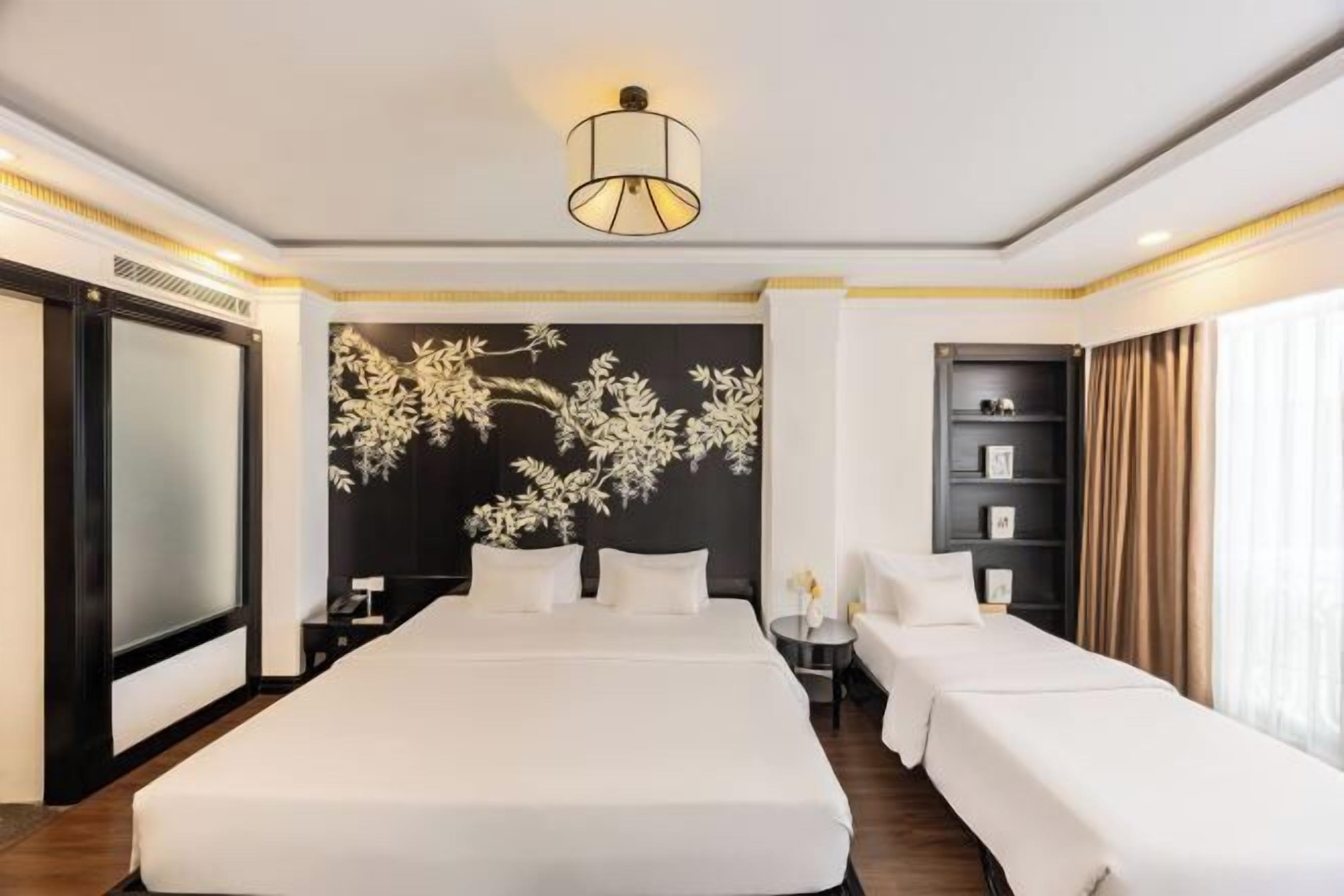 มินิบาร์, ตู้นิรภัยในห้องพัก, ผ้าม่านกันแสง, เตารีด/โต๊ะรีดผ้า