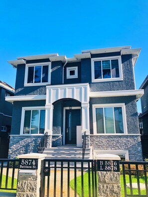 ด้านหน้าที่พัก