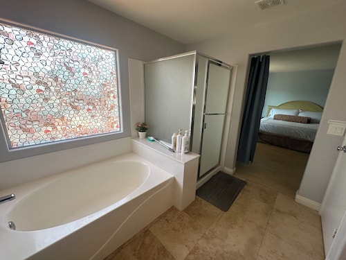 County Licensed STR! Comfortable, spacious home 15 minutes to The Strip