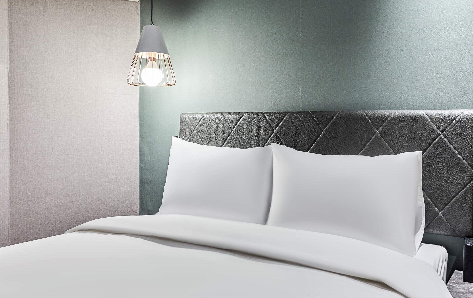 羽絨被、迷你 吧贈品、書桌、遮光窗簾/窗簾