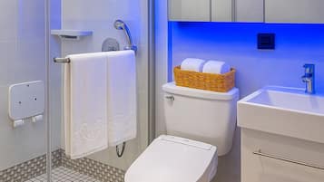 Minibar, blackout curtains, soundproofing, free WiFi
