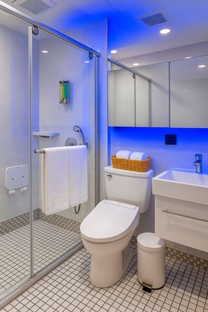 Een minibar, verduisterende gordijnen, geluiddichte muren, gratis wifi