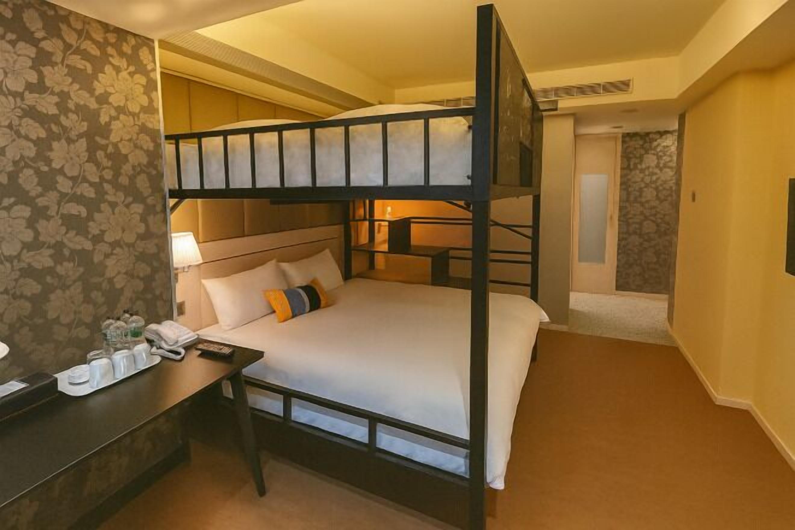 Minibar, blackout drapes, soundproofing, free WiFi