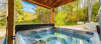 Beaver Brook Chalet: Lyx, badtunna, hundvÀnligt, spelrum med bordtennisbord och Foos Ball, 1. 15 kilometer till Whiteface