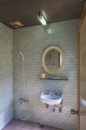 Double Room | Bathroom | Shower, free toiletries, hair dryer, towels - 133 Hotel (Taichung)