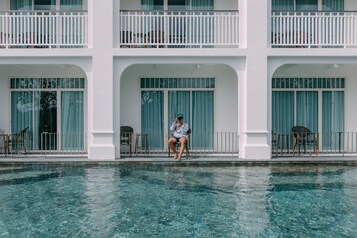 Deluxe-rum - tillgång till pool | Balkongutsikt