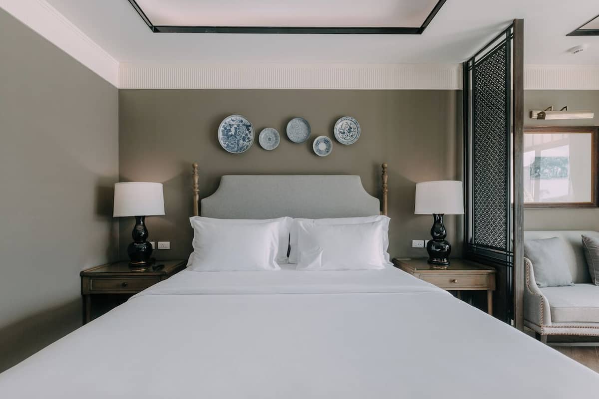 Deluxe Room | In-room safe, individually decorated, desk, laptop workspace