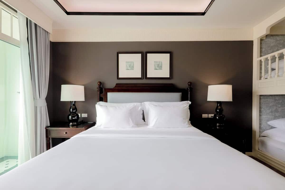 Family Suite | In-room safe, individually decorated, desk, laptop workspace