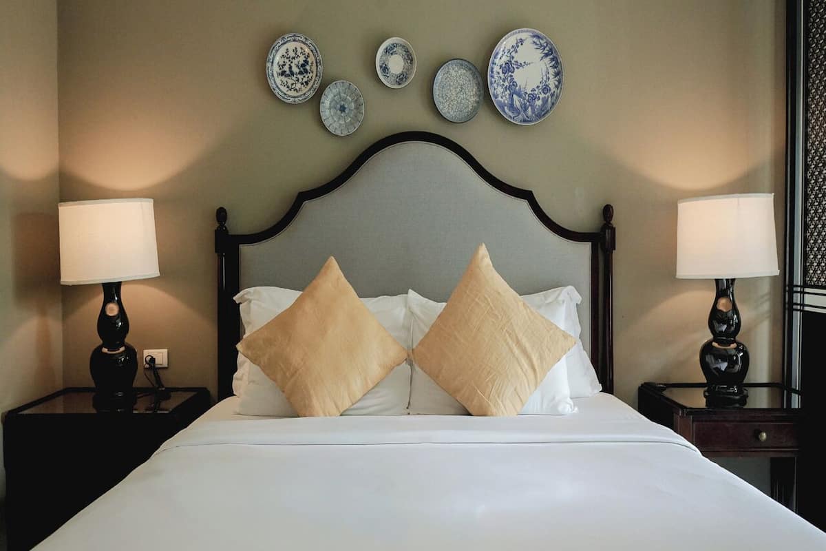 Deluxe Room with Sea View | In-room safe, individually decorated, desk, laptop workspace