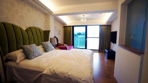 Chambre double | Rideaux d’obscurcissement, système d’insonorisation, literie fournie