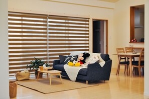 ハウス (Whole Building) | リビング エリア | 薄型テレビ