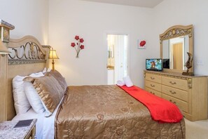 4 bedrooms, desk, free WiFi