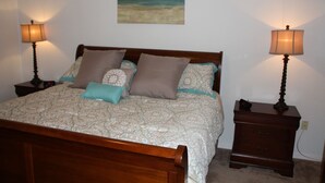 4 bedrooms, desk, iron/ironing board, WiFi (free) - Stunning 4 bed Villa With own Pool and spa (Davenport)