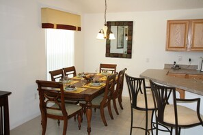Fridge, microwave, dishwasher, toaster - Stunning 4 bed Villa With own Pool and spa (Davenport)