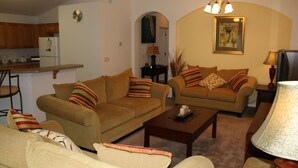 Flat-screen TV - Stunning 4 bed Villa With own Pool and spa (Davenport)