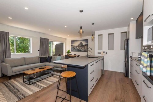 Tree Walk Townhouse | Walk to the Forest with Spa