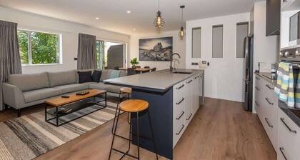 Tree Walk Townhouse | Walk to the Forest with Spa