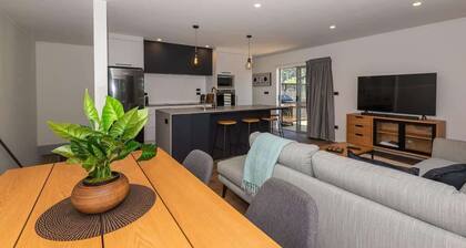Tree Walk Townhouse | Walk to the Forest with Spa