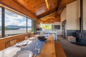 Dining - Deluxe Redwoods | Huge House with Spa Pool (Rotorua)