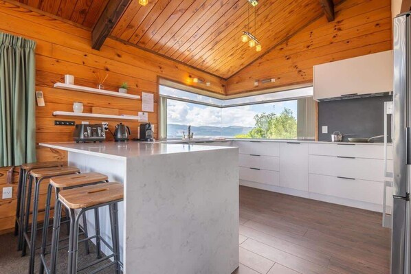 Microwave, oven, stovetop, dishwasher - Deluxe Redwoods | Huge House with Spa Pool (Rotorua)