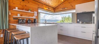 Stort 5 sovrum med spa-pool, wifi och fantastisk utsikt