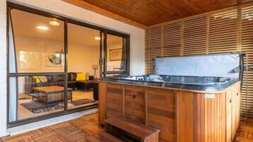 Indoor spa tub