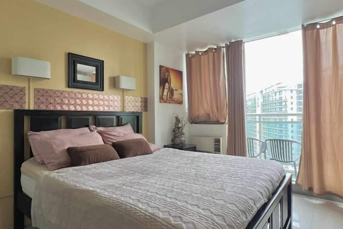 1 bedroom, individually decorated, individually furnished