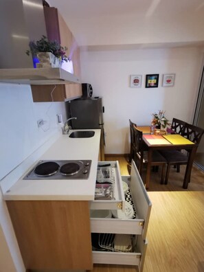 Shared fridge, microwave, stovetop, rice cooker - Azure Urban Resort Residences by MicasaAzure77 (Parañaque)