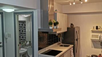 Condo Two Bedroom Unit | Eigene Kochnische