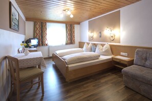 基础双人房, 1 间卧室, 无烟房, 山景 | 隔音、床单