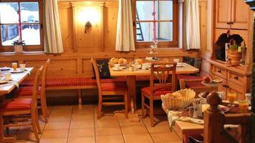 Free daily continental breakfast