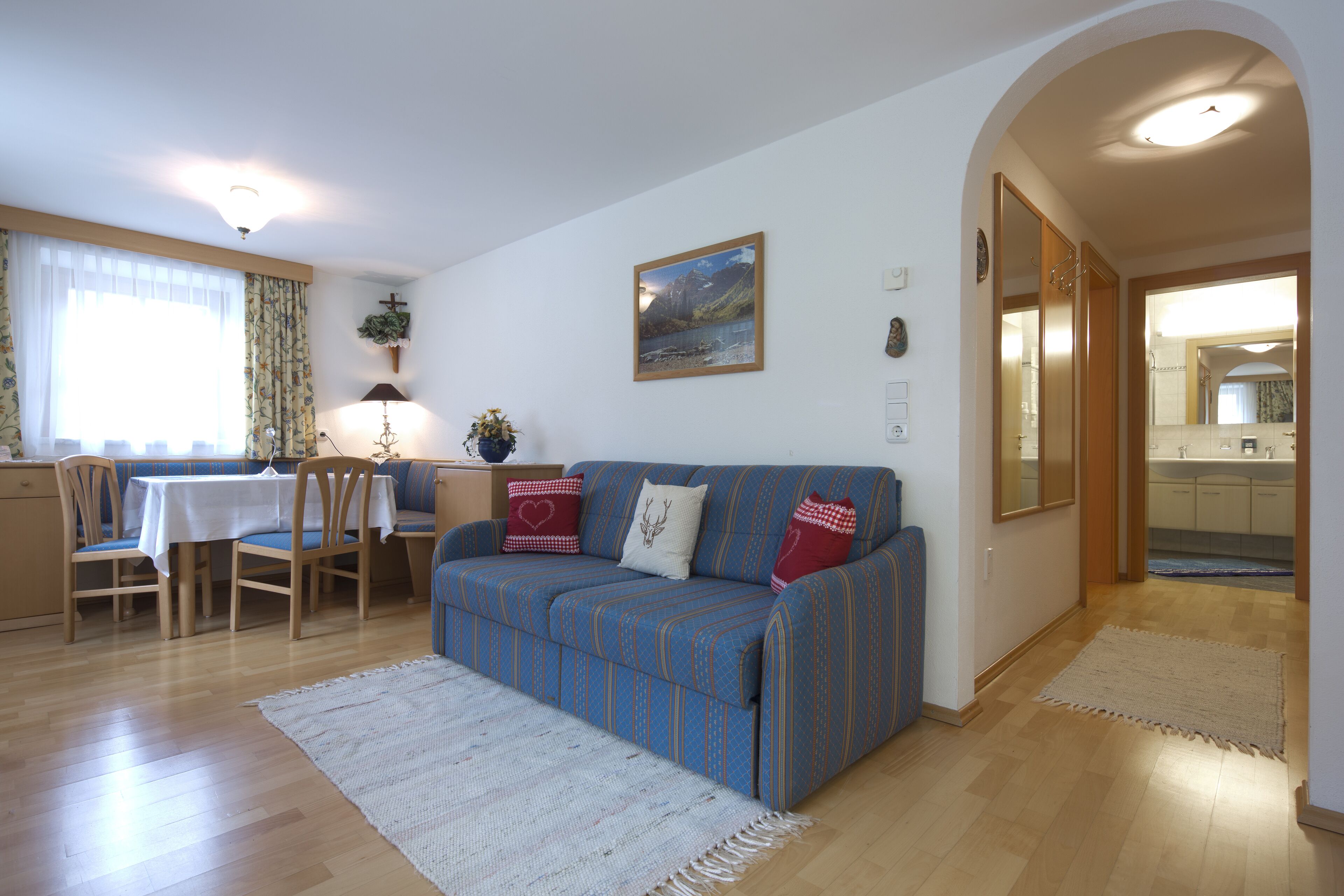Classic-Apartment, 1 Doppelbett | Wohnbereich | Fernseher