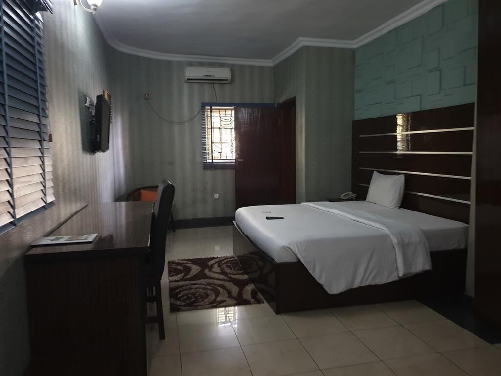 Desk, laptop workspace, free WiFi, bed sheets