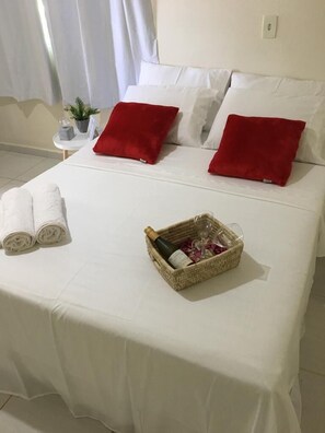 Cortinas blackout, quartos à prova de som, Wi-Fi de cortesia