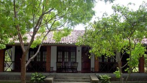 Vista frontal de la propiedad