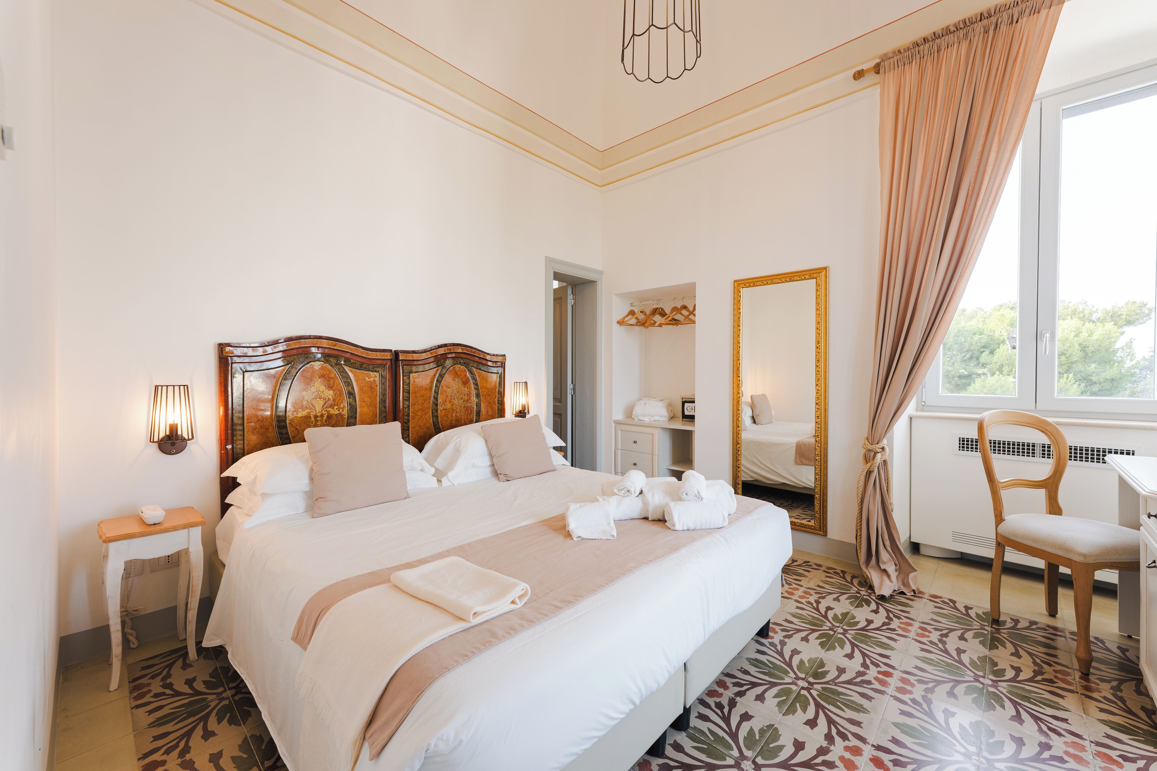 Habitación exclusiva | Sábanas italianas Frette, ropa de cama de alta calidad y edredón 