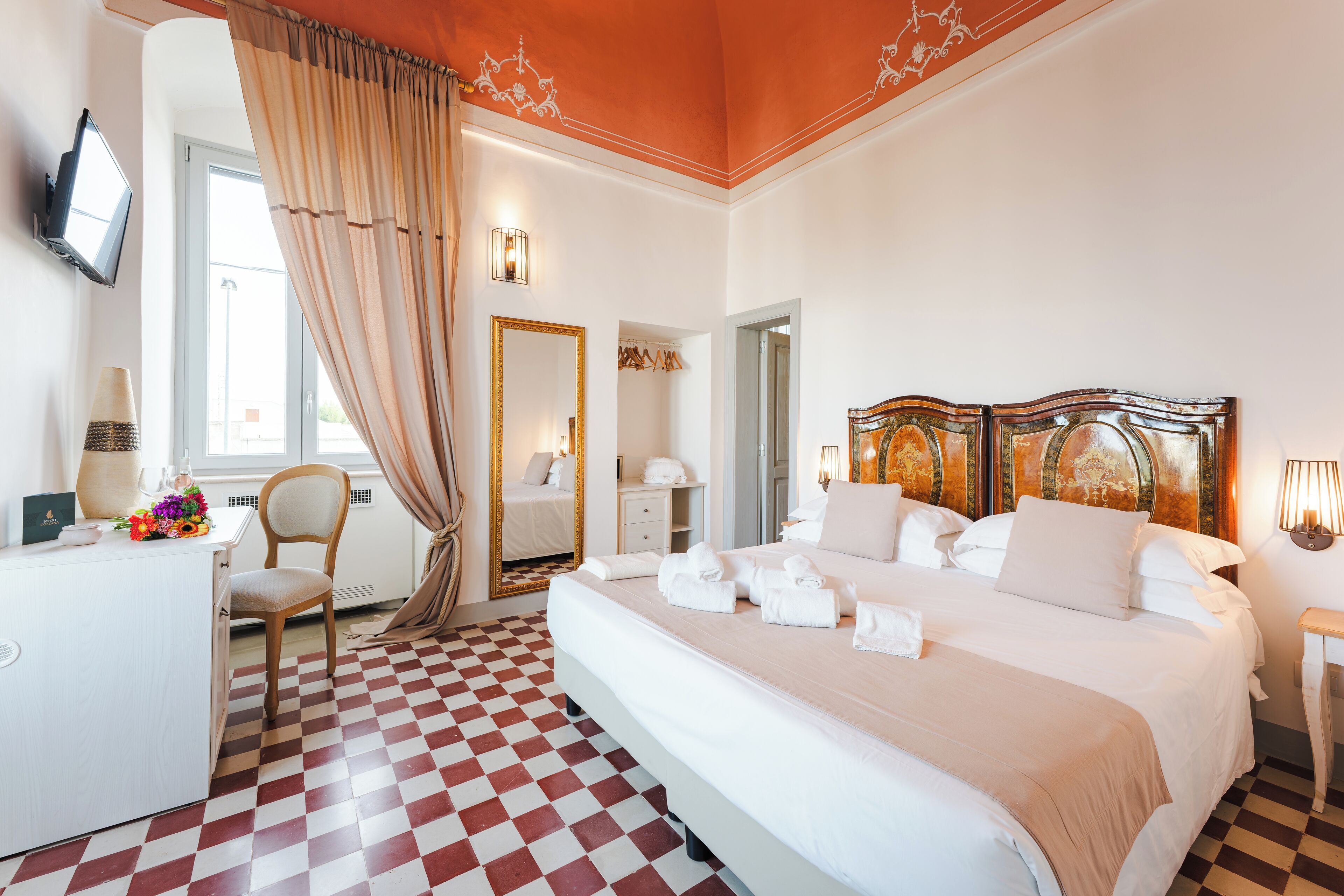 ملاءات إيطالية من طراز فريتي وأغطية فراش متميزة وألحفة محشوة بالريش