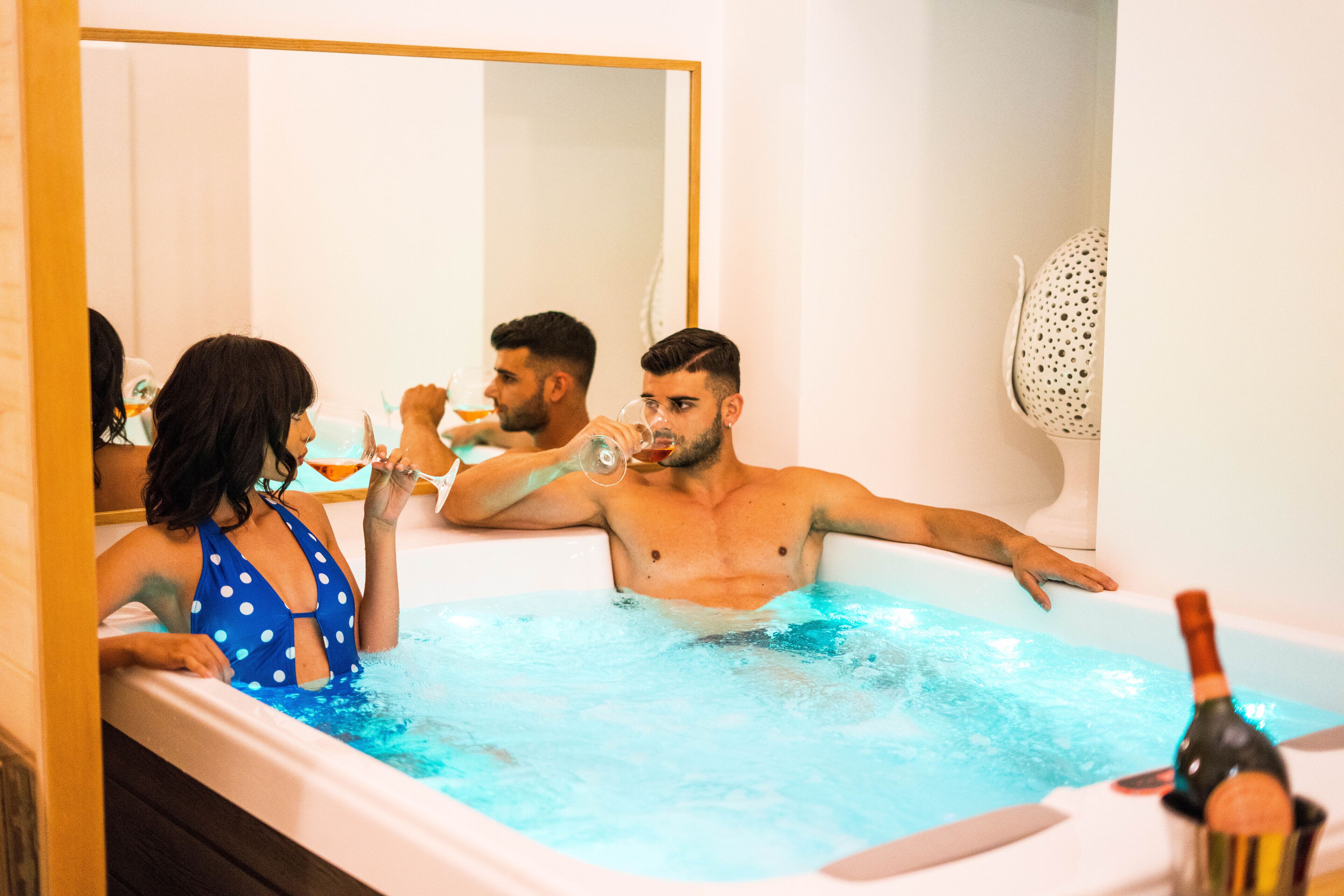 Deep-tissue massages, Thai massages, 1 treatment room, massages