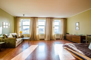 Comfort Room | 1 bedroom, blackout curtains, soundproofing, iron/ironing board - Central Admiralty Apartment (St. Petersburg)