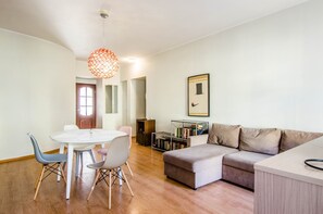 Comfort Room | Living area | Flat-screen TV - Central Admiralty Apartment (St. Petersburg)