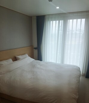 House, 1 Bedroom (18py) | Hypo-allergenic bedding, down duvets, desk, laptop workspace - Sokcho Daemyung Heidi Pension (Sokcho)
