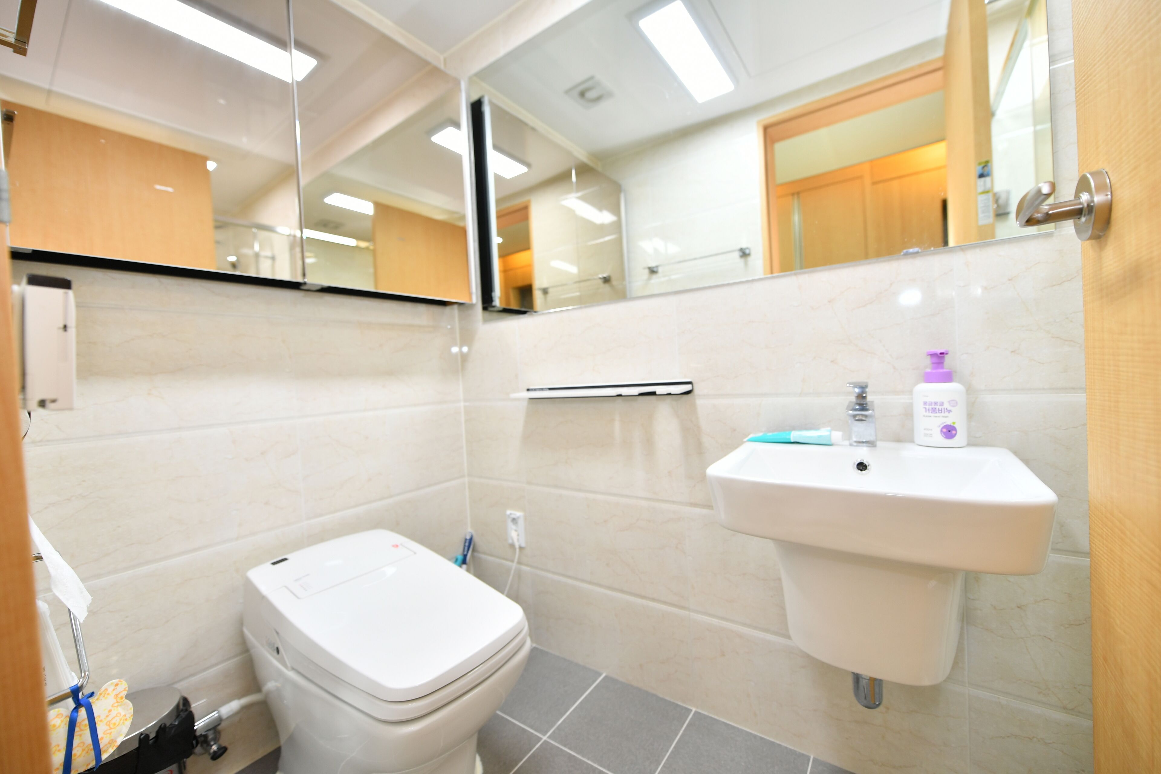 Shower, free toiletries, hair dryer, slippers