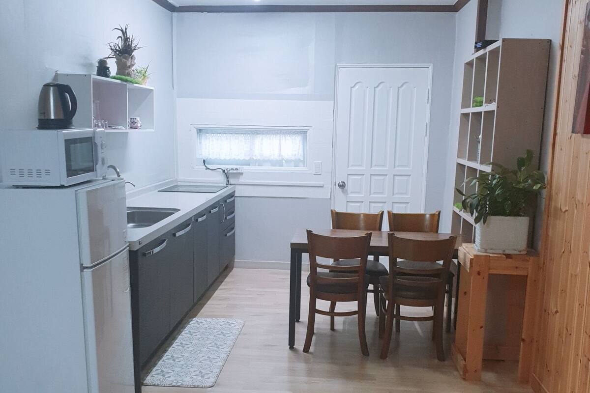 單棟房屋, 2 間臥室 | 私人廚房 | 咖啡機/沖茶器、大型雪櫃/冰箱、微波爐、爐具