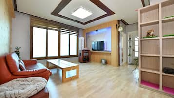 單棟房屋, 2 間臥室 | 客廳 | 平面電視