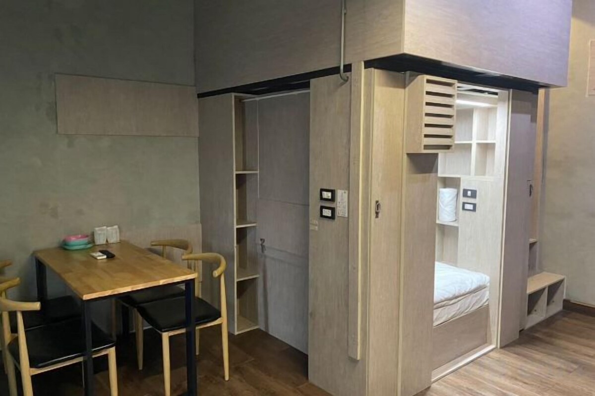 Escritorio, cortinas blackout, wifi gratis y ropa de cama 