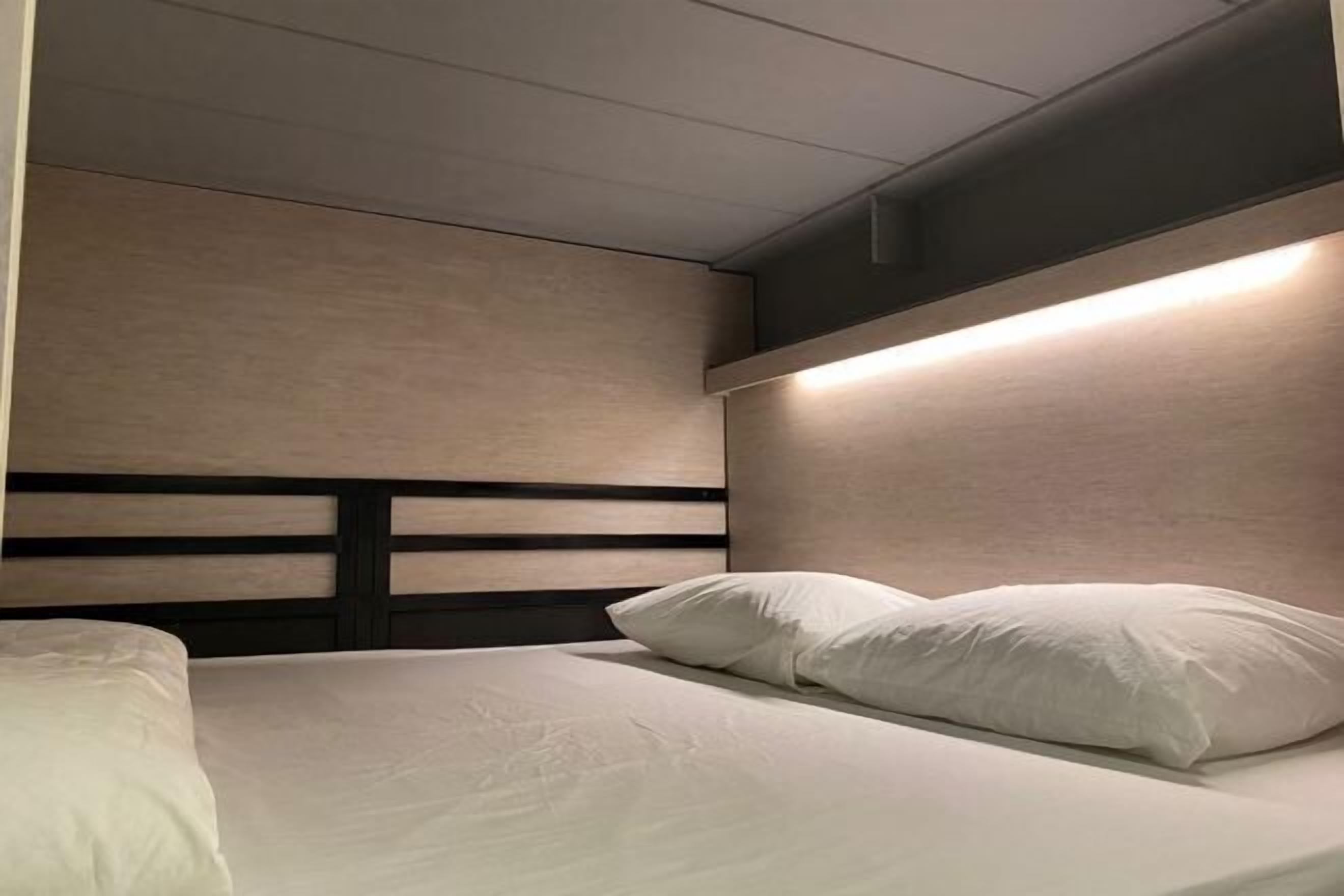 書桌、遮光布/窗簾、免費無線上網、床單