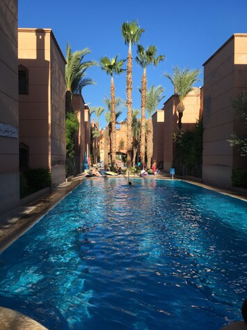 3 PISCINES EXTERIEURES